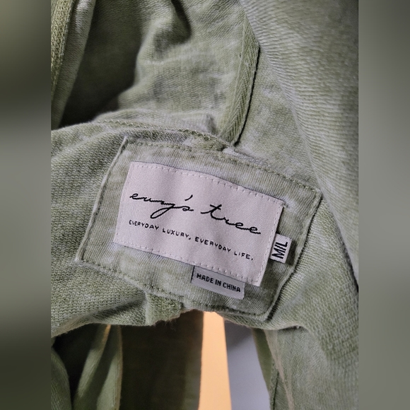 Used Evy's Tree Jennifer Shrug in Green size medium and large - Picture 3 of 3